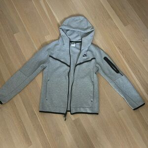 Grey size small men's Nike Tech